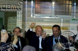 Battista è il nuovo sindaco di Campobasso: il brindisi per festeggiare la vittoria