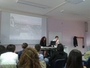 Adriana Niro durante la lezione al Liceo Scientifico di Bojano