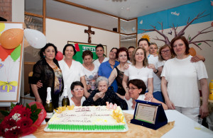 Foto di gruppo per i 100 anni di nonna Carmela