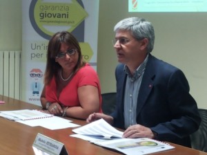 L'Assessore regionale al Lavoro, Michele Petraroia e il Dirigente, Alberta De Lisio