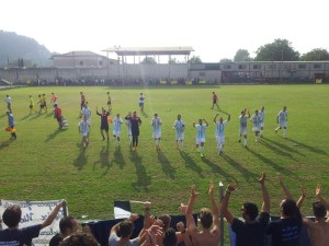 L'Isernia festeggia a fine partita a Vairano