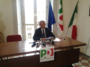 Il Senatore Roberto Ruta durante la conferenza stampa di venerdì 24 ottobre 2014