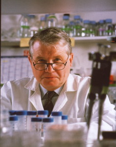 Luc Montagnier laboratoire - Photo Pasteur