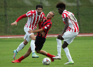 Un'azione di gioco: Marinucci Palermo tra Romano e Kouko (foto www.cronachemaceratesi.it)