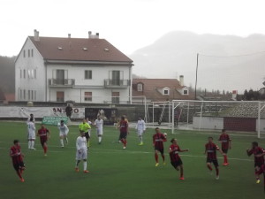 Lazzarini festeggia il gol del vantaggio