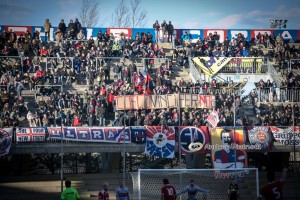 Lo striscione di incoraggiamento per Cosco esposto dai tifosi del Campobasso (foto Andrea Pietrunti)