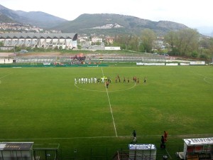 L'ingresso in campo al 'Piccone' di Celano