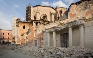 La Prefettura dell'Aquila: simbolo della distruzione del terremoto del 2009