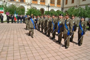 Il Col. CATALANO passa in rassegna il reparto schierato
