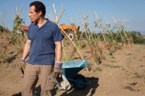 L'attore Stefano Accorsi in una scena de 'La nostra terra'