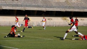 Un'azione del test amichevole tra i lupi e il Benevento (foto ottopagine.it)