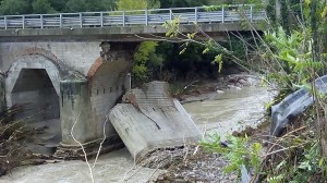 Il ponte crollato tra Circello e Morcone