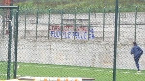 Lo striscione esposto dai tifosi del Campobasso a Ripalimosani