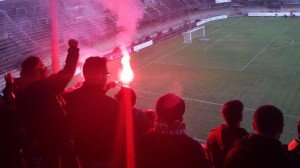 Gli ultras della Curva Nord hanno sostenuto dalla tribuna i lupi durante la rifinitura, effettuata sotto il diluvio