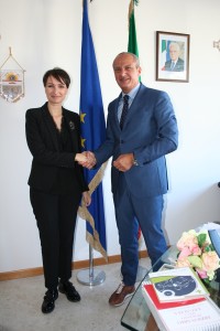 La stretta di mano tra Sabatini e Pietracupa