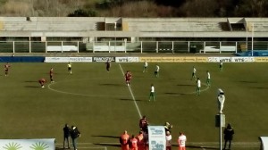Il calcio di inizio di Chieti - Campobasso