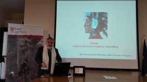 Il professor De Gaetano durante la lezione su Dante