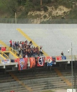 I tifosi del Campobasso sui gradoni dello stadio 'Del Duca' di Ascoli