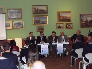 L'autore Formato con il sindaco Menna, l'assessore Marcello, il presidente Di Cristinzi e il moderatore Cappa