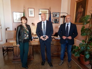 Il sindaco Battista tra gli assessori Rubino e De Bernardo