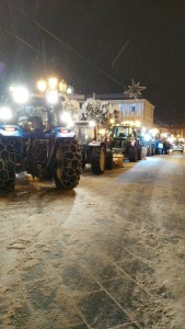 I trattori lungo Corso Vittorio Emanuele a Campobasso sono pronti per il lavoro notturno