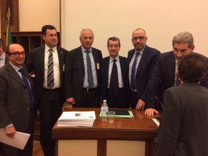 Vincenzo Cotugno col presidente Chiti dopo l'audizione in Senato