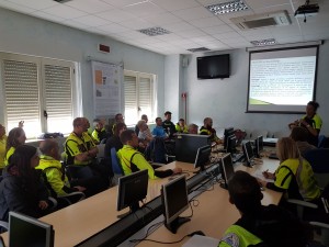 Una lezione teorica in aula a Campochiaro