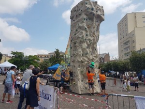 L'arrampicata in Piazza Municipio