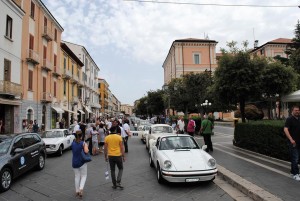 Le auto lungo Corso Vittorio Emanuele