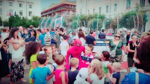 Spider Man tra i bambini in Piazza Vittorio Emanuele II