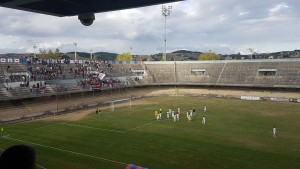 I giocatori del Campobasso ringraziano i tifosi sotto la Curva Nord