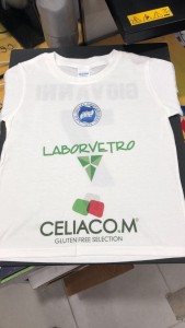 Al piccolo Giovanni Greco una maglietta di auguri da parte della squadra