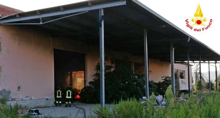 Guglionesi, il capannone industriale andato a fuoco