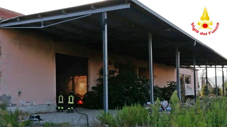 Guglionesi, il capannone industriale andato a fuoco