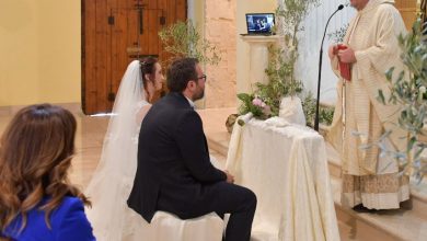 Photo of La nuova ‘veste’ dei matrimoni al tempo del Covid: per Fabrizio e Valentina con Skype la testimone si collega dall’Australia