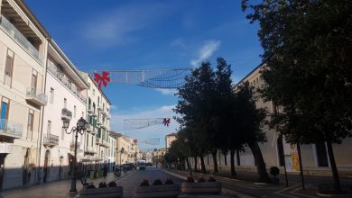 Photo of Palazzo San Giorgio, nuova amministrazione e vecchie usanze: anche nel Natale del Covid affidamento diretto per le luminarie. La Giunta pentastellata storna 62mila euro per addobbare la città