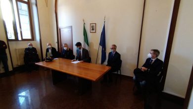 Photo of Palazzo San Giorgio, il sindaco Gravina presenta il nuovo comandante della Polizia Municipale e la riorganizzazione della macrostruttura del Comune
